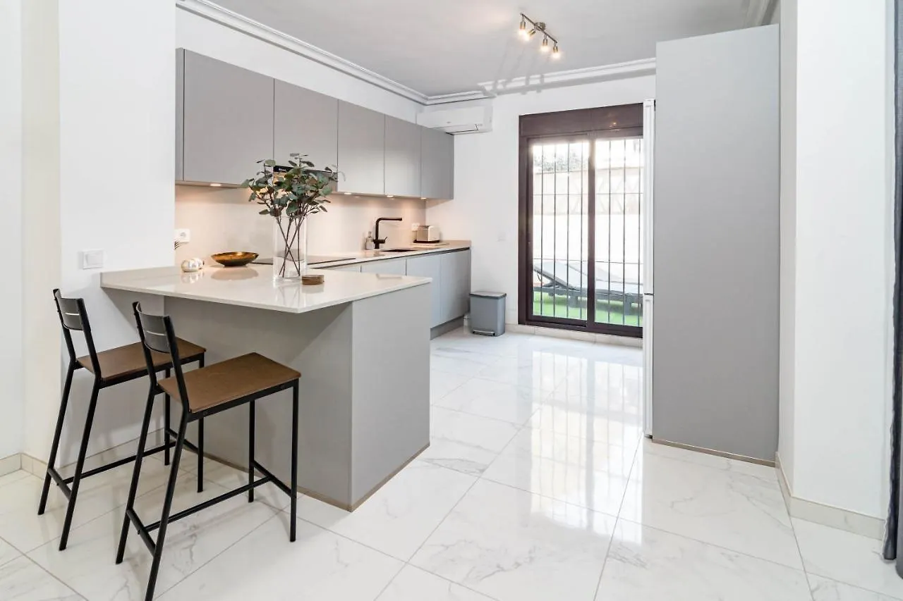 Modern 3 Bedroom Apartment In Marbella With A Heated Pool Close To Puerto Banus 0*,