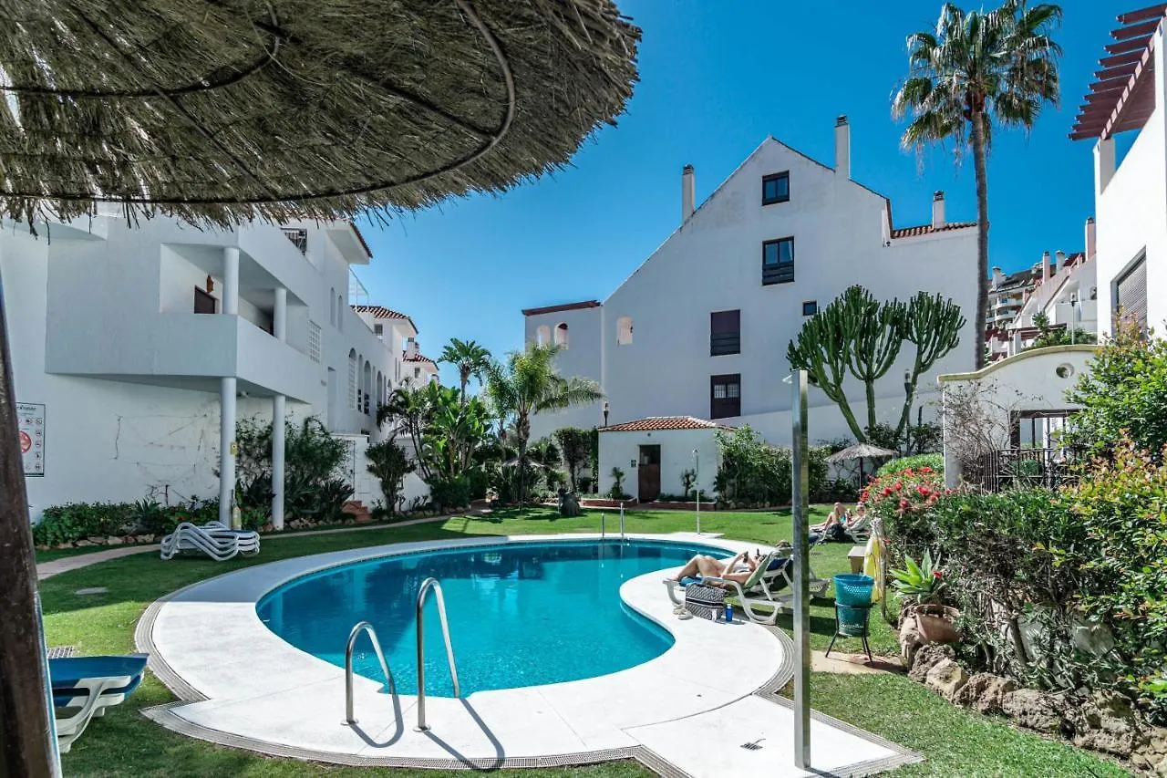 Modern 3 Bedroom Apartment In Marbella With A Heated Pool Close To Puerto Banus 0*,  Spanje